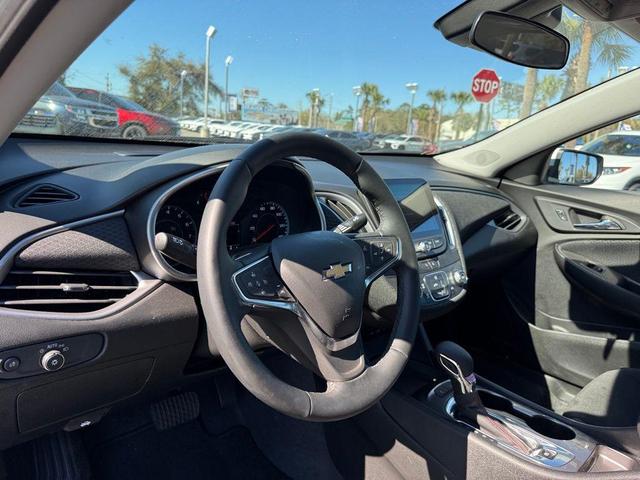 Photo of 2025 Summit White Chevrolet Malibu