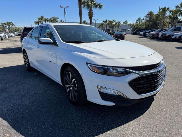 Photo of 2025 Summit White Chevrolet Malibu
