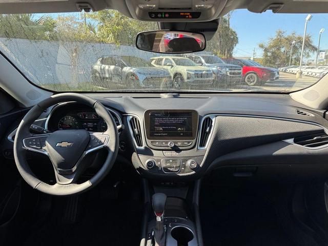 Photo of 2025 Summit White Chevrolet Malibu