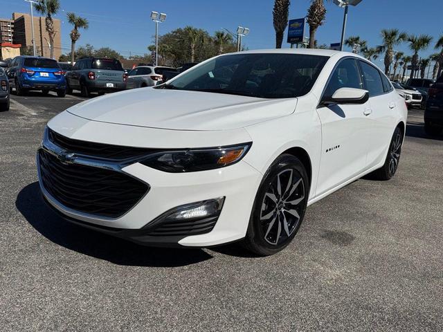 Photo of 2025 Summit White Chevrolet Malibu
