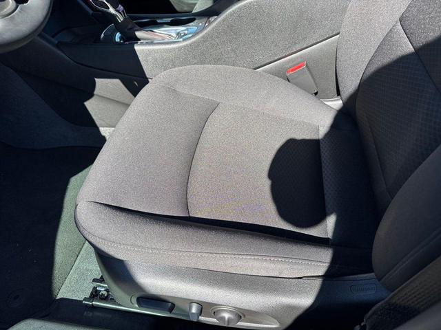 Photo of 2025 Summit White Chevrolet Malibu