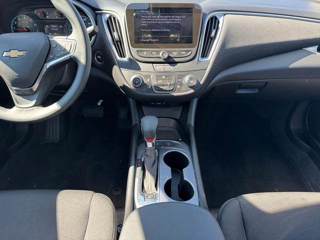 Photo of 2025 Summit White Chevrolet Malibu