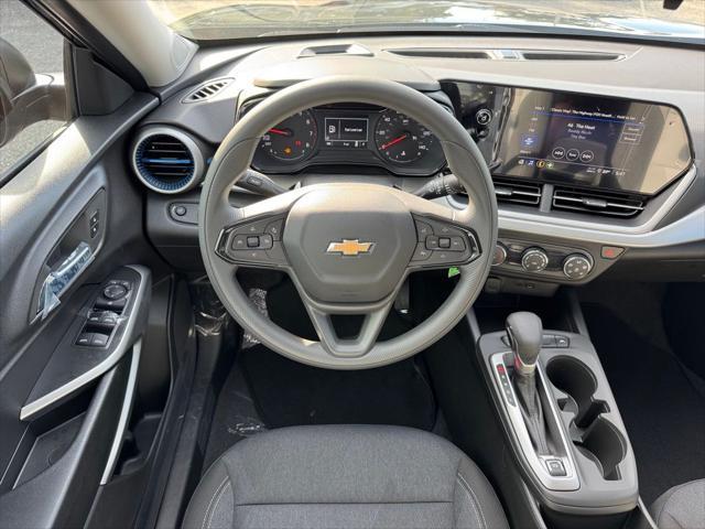 Photo of 2025 Mosaic Black Metallic Chevrolet Trax
