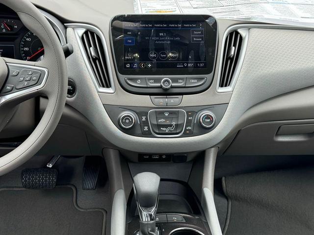 Photo of 2025 Summit White Chevrolet Malibu