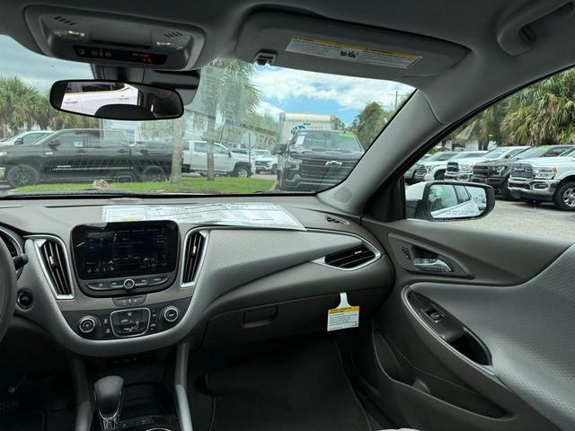 Photo of 2025 Summit White Chevrolet Malibu