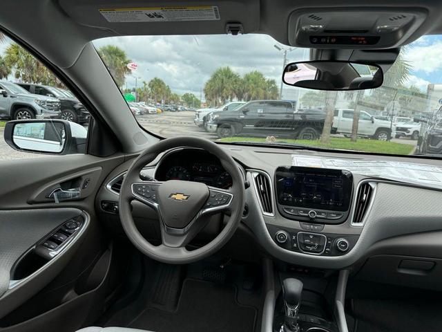 Photo of 2025 Summit White Chevrolet Malibu