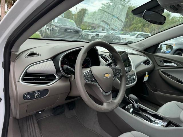 Photo of 2025 Summit White Chevrolet Malibu