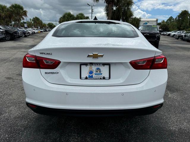 Photo of 2025 Summit White Chevrolet Malibu