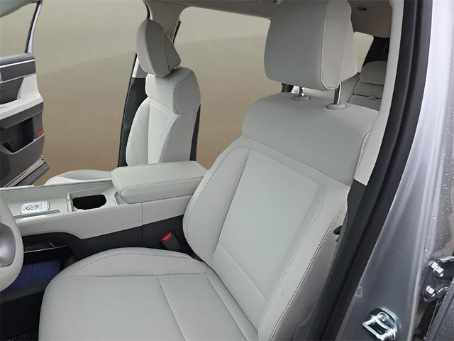 Photo of 2026 Shimmering Silver Hyundai SANTA FE
