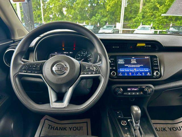 Photo of 2021 Boulder Gray Pearl Nissan Kicks