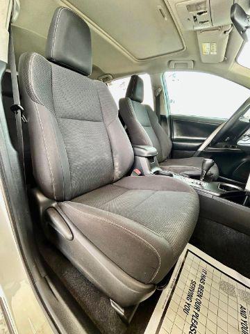 Photo of 2018 Super White Toyota RAV4