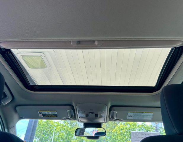 Photo of 2018 Super White Toyota RAV4