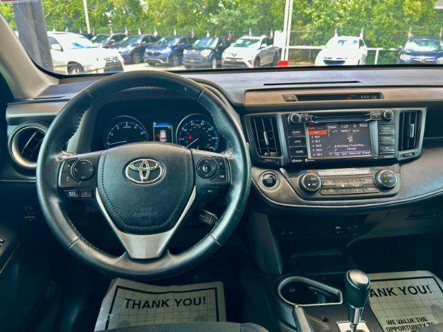 Photo of 2018 Super White Toyota RAV4