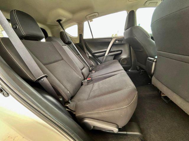 Photo of 2018 Super White Toyota RAV4