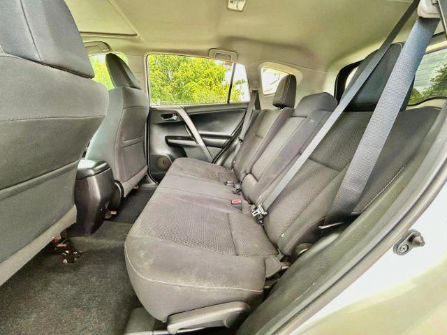 Photo of 2018 Super White Toyota RAV4