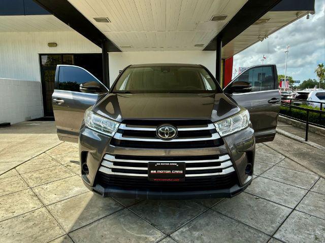 Photo of 2018 Predawn Gray Mica Toyota Highlander