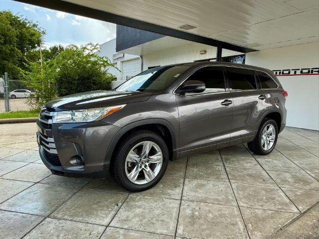 Photo of 2018 Predawn Gray Mica Toyota Highlander