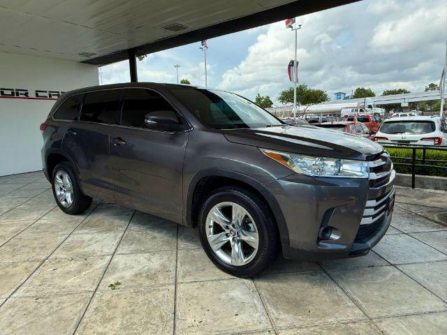 Photo of 2018 Predawn Gray Mica Toyota Highlander