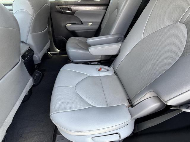 Photo of 2022 Gray Toyota Highlander