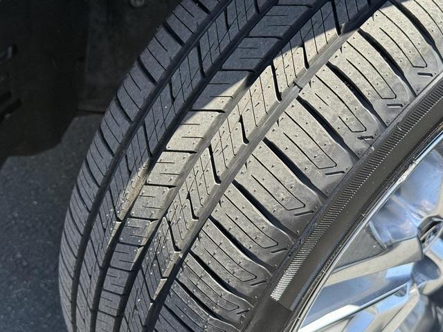Photo of 2022 Gray Toyota Highlander
