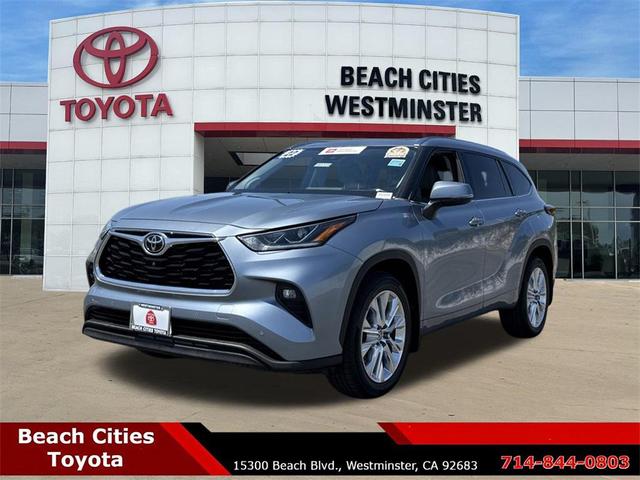Photo of 2022 Gray Toyota Highlander