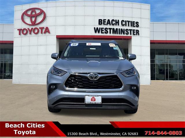 Photo of 2022 Gray Toyota Highlander