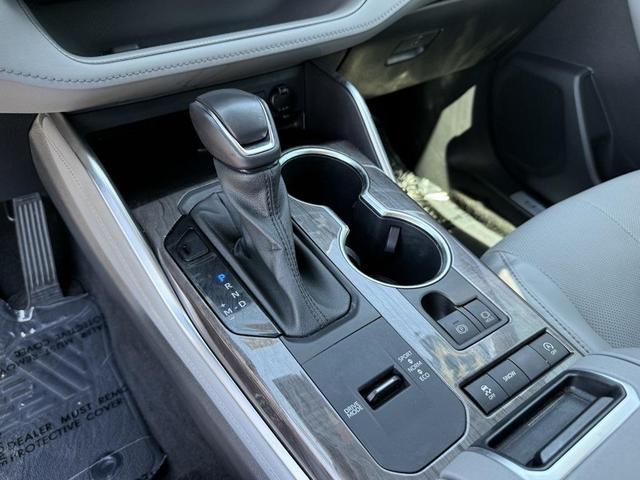 Photo of 2022 Gray Toyota Highlander