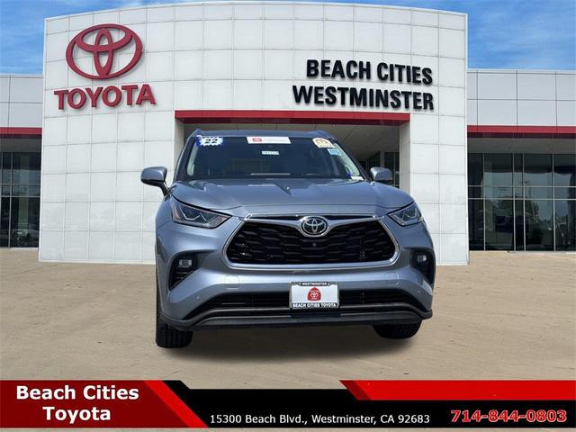 Photo of 2022 Gray Toyota Highlander