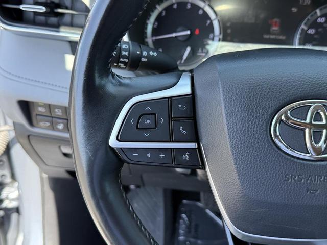 Photo of 2022 Gray Toyota Highlander