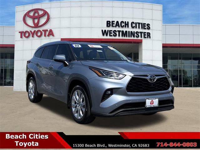 Photo of 2022 Gray Toyota Highlander