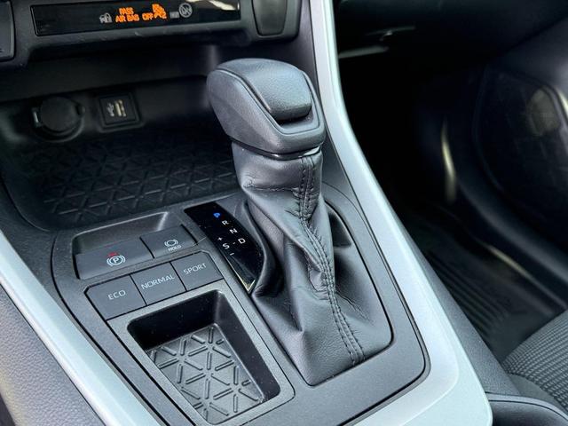 Photo of 2023 Ice Cap Toyota RAV4