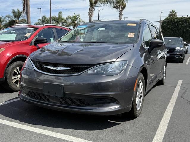 Photo of 2021 Granite Crystal Metallic Clearcoat Chrysler Voyager