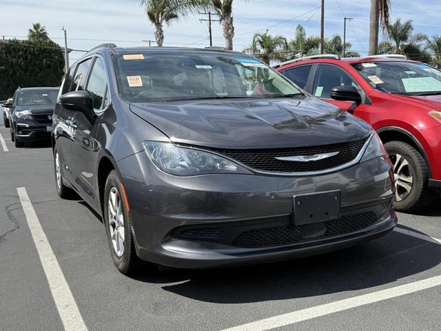 Photo of 2021 Granite Crystal Metallic Clearcoat Chrysler Voyager