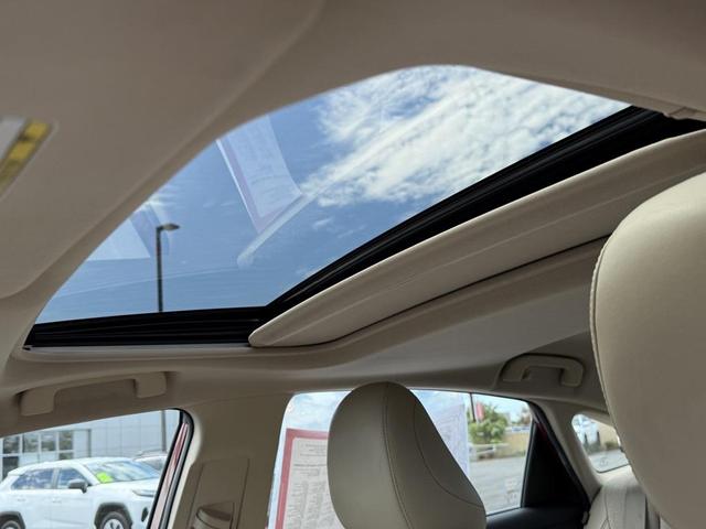 Photo of 2020 Ruby Flare Pearl Toyota Avalon Hybrid