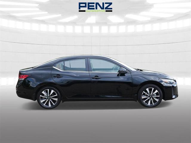 Photo of 2024 Black Nissan Sentra