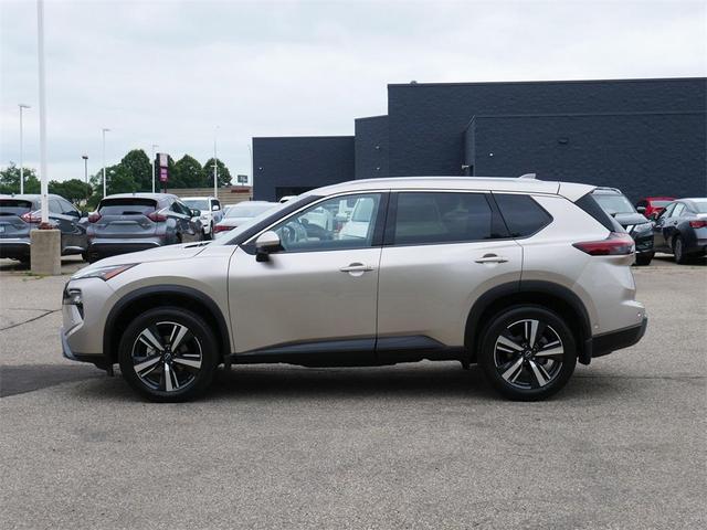 Photo of 2025 Champagne Silve Nissan Rogue