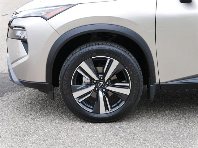 Photo of 2025 Champagne Silve Nissan Rogue