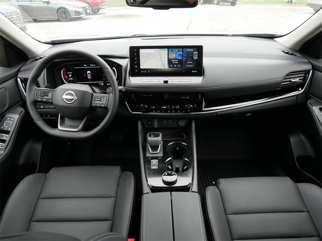 Photo of 2025 Champagne Silve Nissan Rogue