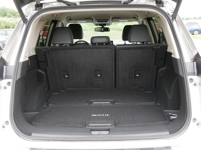 Photo of 2025 Champagne Silve Nissan Rogue