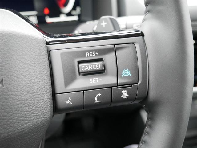 Photo of 2025 Champagne Silve Nissan Rogue
