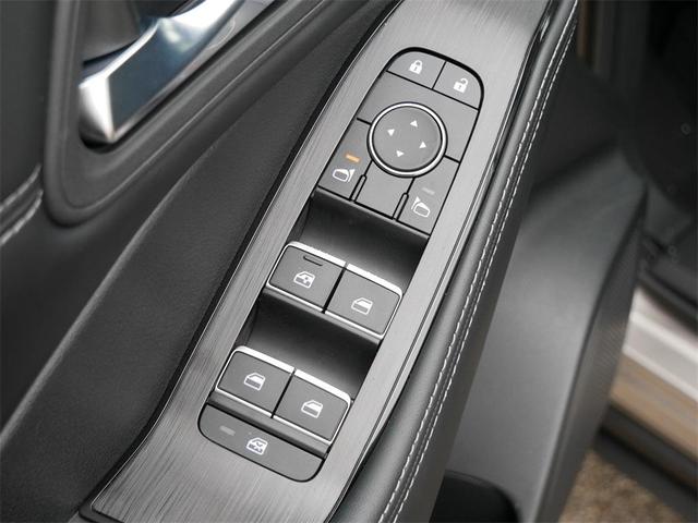 Photo of 2025 Champagne Silve Nissan Rogue