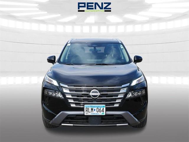 Photo of 2024 Black Nissan Rogue