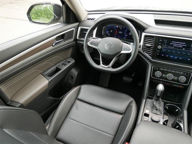 Photo of 2021 Deep Black Pearl Effect Volkswagen Atlas