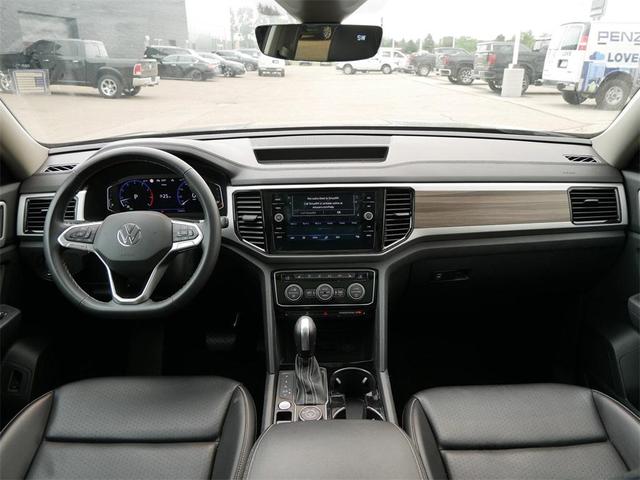 Photo of 2021 Deep Black Pearl Effect Volkswagen Atlas