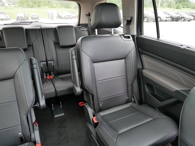 Photo of 2021 Deep Black Pearl Effect Volkswagen Atlas