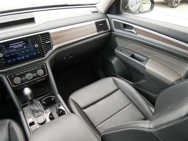 Photo of 2021 Deep Black Pearl Effect Volkswagen Atlas