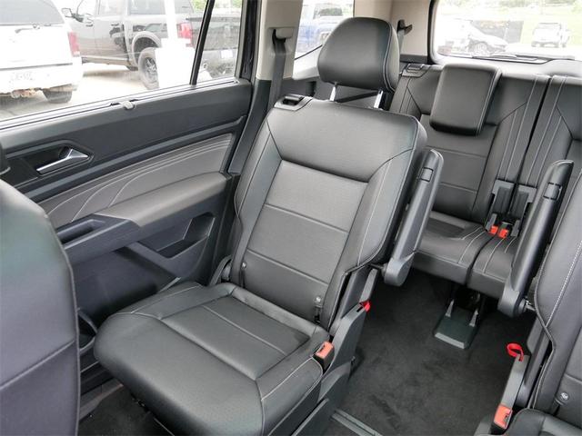 Photo of 2021 Deep Black Pearl Effect Volkswagen Atlas