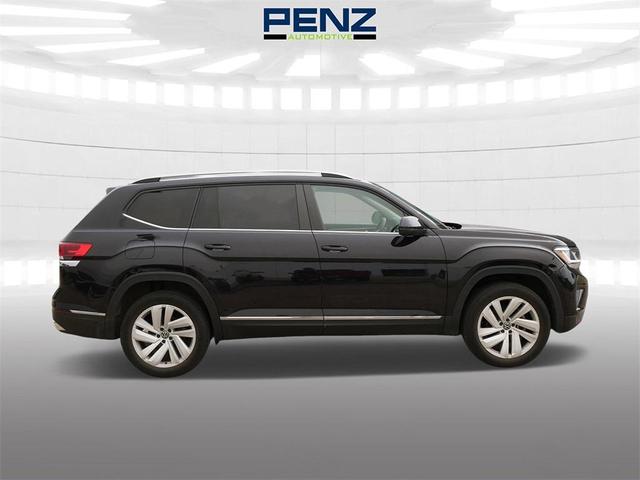 Photo of 2021 Deep Black Pearl Effect Volkswagen Atlas