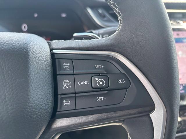 Photo of 2023 Metallic Jeep Grand Cherokee L
