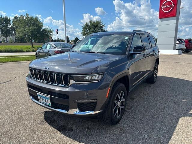 Photo of 2023 Metallic Jeep Grand Cherokee L